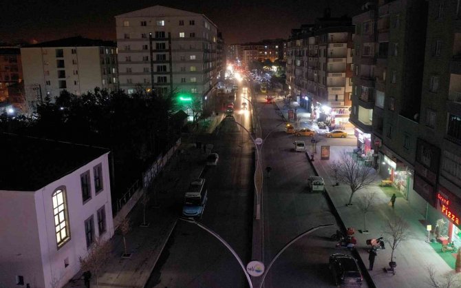 Van Büyükşehir Belediyesi Çevre Farkındalığı İçin Işıkları Kapattı