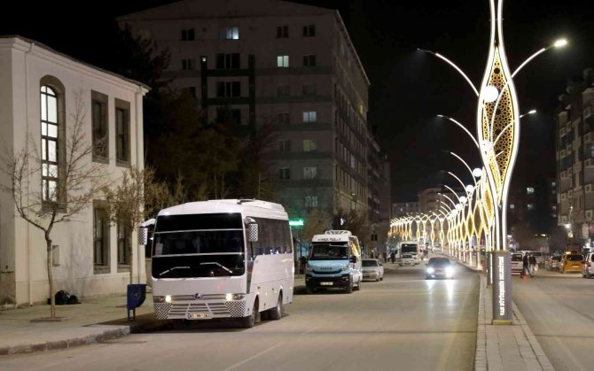 Van Büyükşehir Belediyesi Çevre Farkındalığı İçin Işıkları Kapattı