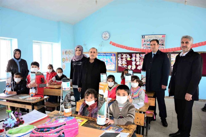 Tuşba Belediyesinden Okullara Kitaplık Ve Kitap Desteği