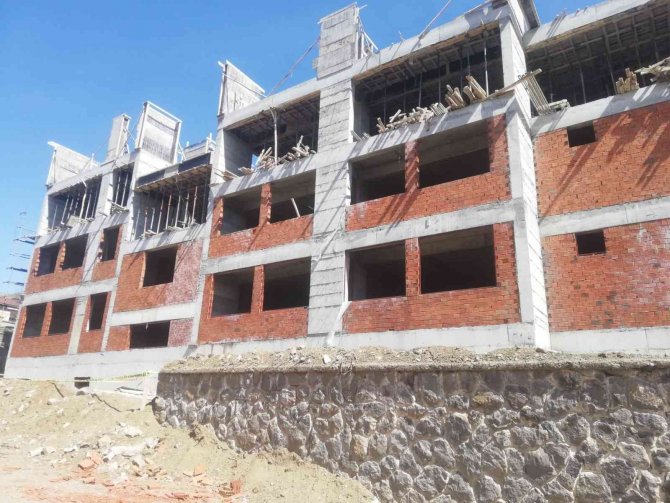 Elazığ’da İnşaatın 3. Katından Düşen İşçi Yaralandı