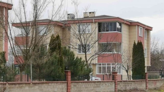3. Kattan Merdiven Boşluğuna Düşen Anaokulu Müdürü Yaralandı