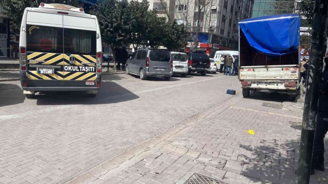 Zeytinburnu’nda Aileler Arasında Silahlı Kavga; 1’i Ağır 9 Yaralı