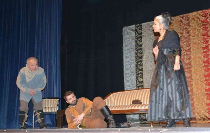 “Çehov Oyunları” Tiyatro Severleriyle Buluştu