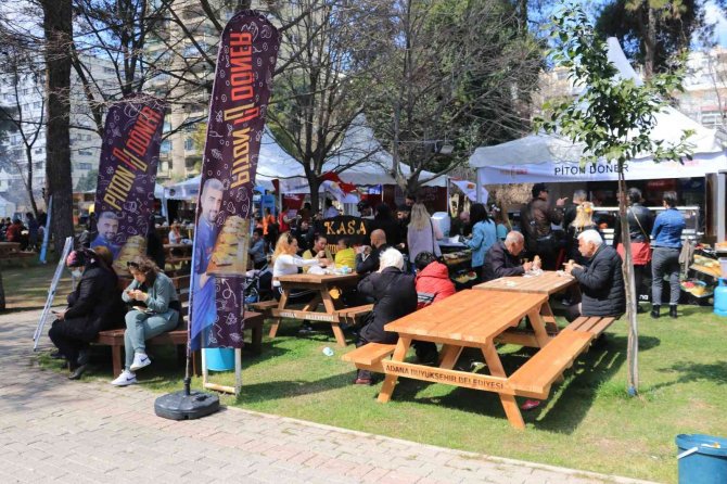 "Piton Döner" Portakal Çiçeği Karnavalı’na Damga Vurdu