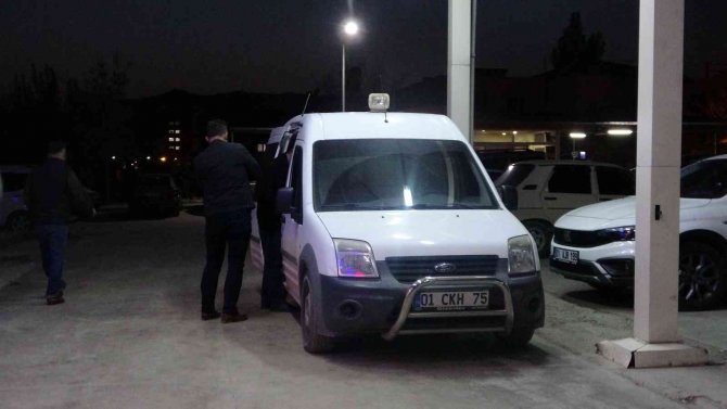 Kırmızı Işıkta Otomobile Silahlı Saldırı: 1 Yaralı