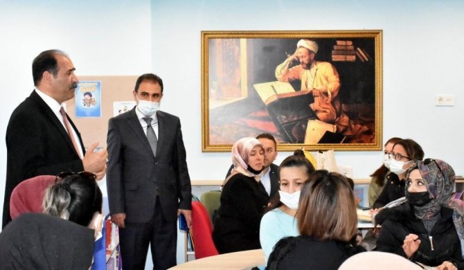 Aileler Kitapla Buluşuyor, Okul Kütüphaneleri Canlanıyor Projesinin Tanıtımı Yapıldı