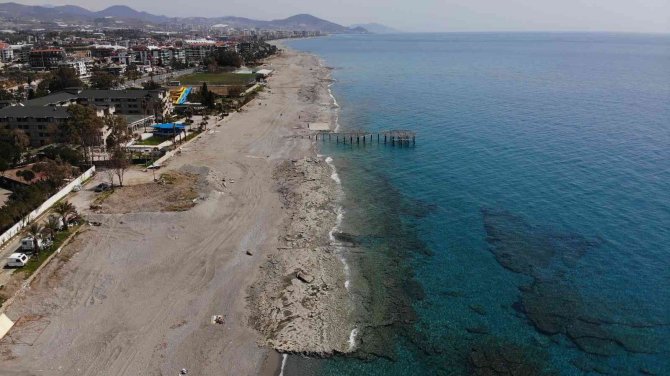 Deniz Suyu Çekildi Alanya Sahillerinde Su Altında Olan Kayalıklar Gün Yüzüne Çıktı