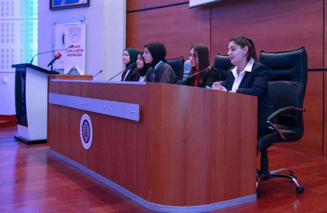 Öğrenciler Tarık Buğra’yı Anlattı