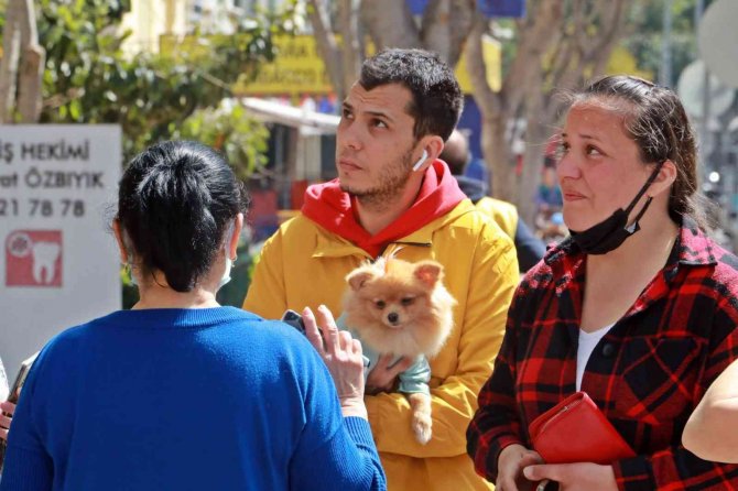 Antalya’da Mahalleyi Dumana Boğan Yangın