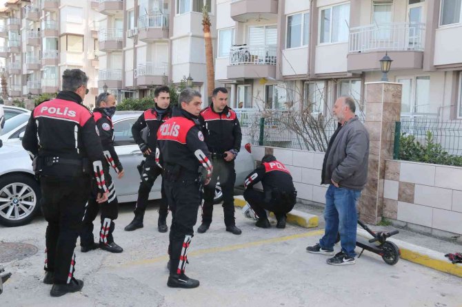 Emekli Polis Tartıştığı Komşusunu Silahla Yaralayıp, Parkta Teslim Oldu
