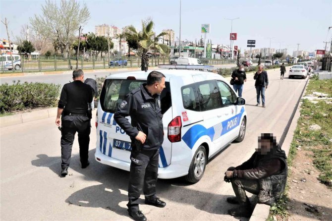 Üzeri Çamurlu Halde Kanalizasyondan Çıkartılan Hırsızlık Şüphelisi: “Yüzmek İçin Girmiştim”