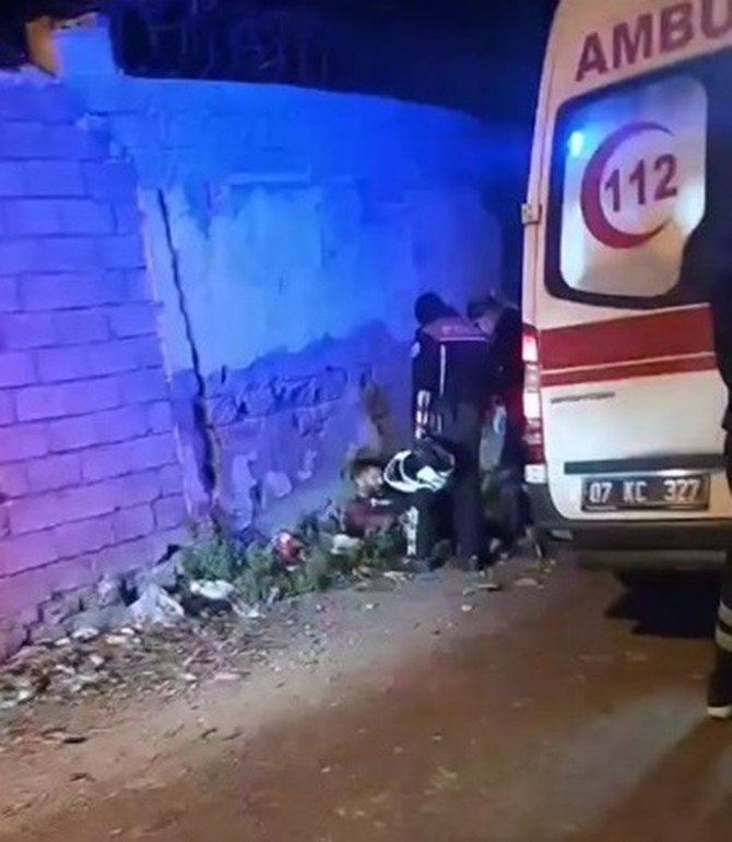 Bıçaklanan Gencin Karşısında Gülüşerek Video Çektiler, Kameraya Da Poz Verdiler