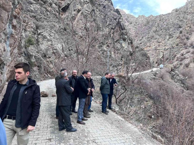 Dereiçi Köyünün Yangından Sonra Bu Kez De Toprak Kayması İle Başı Dertte