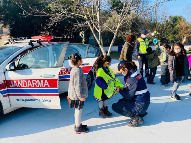 Jandarmadan Öğrencilere Trafik Eğitimi
