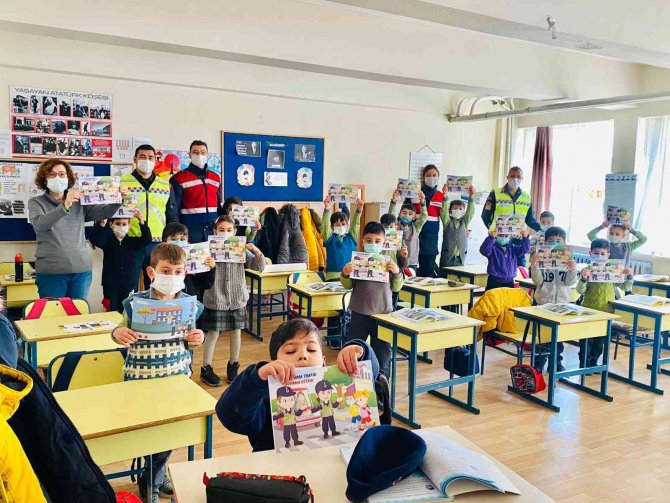 Jandarmadan Öğrencilere Trafik Eğitimi