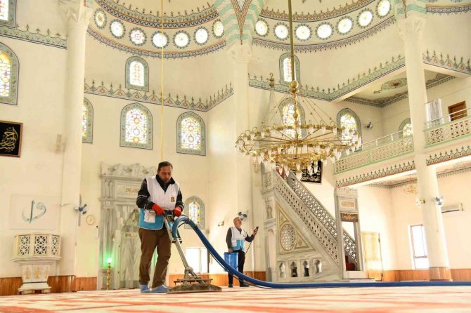 Balıkesir Büyükşehir, İbadethaneleri Ramazan Ayı’na Hazırlıyor