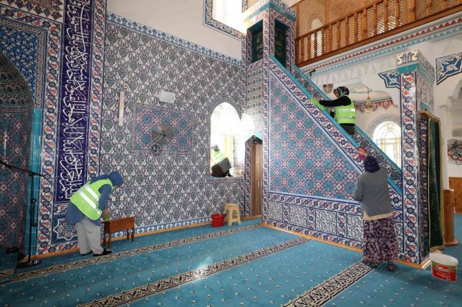 Başiskele’de Camiler Ramazan’a Hazırlanıyor