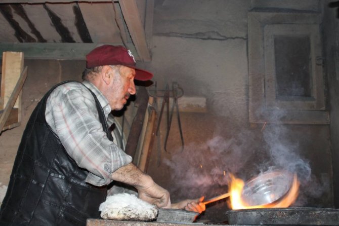 Bayburt’ta Ramazan Öncesi Bakırlar Kalaylanıyor