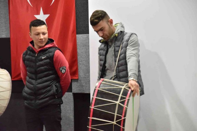Ramazan Öncesi Davulcular Maniler Eşliğinde Hünerlerini Sergiledi