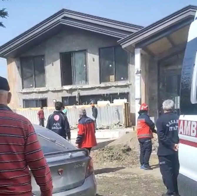 İ̇nşaat Halindeki Evin Balkonu Çöktü: 4 İşçi Yaralandı