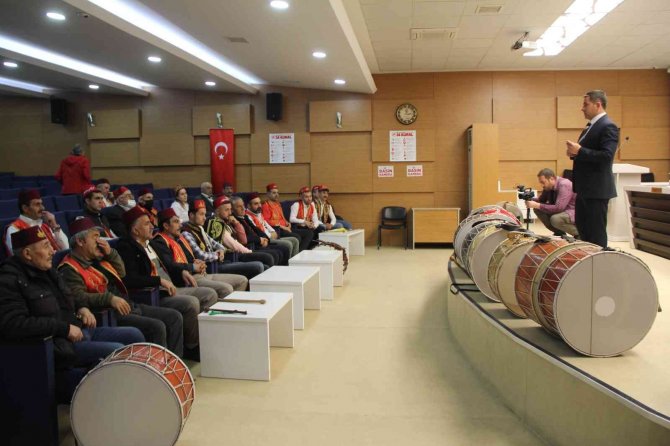 Çorum’un İlk Kadın Davulcusu Manilerle Vatandaşları Sahura Uyandıracak