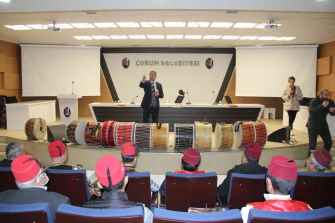 Çorum’un İlk Kadın Davulcusu Manilerle Vatandaşları Sahura Uyandıracak