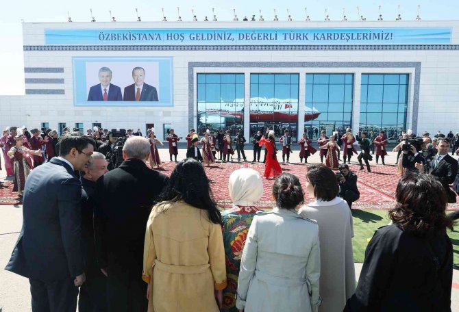 Erdoğan, Ürgenç Havaalanı’nda Törenle Karşılandı
