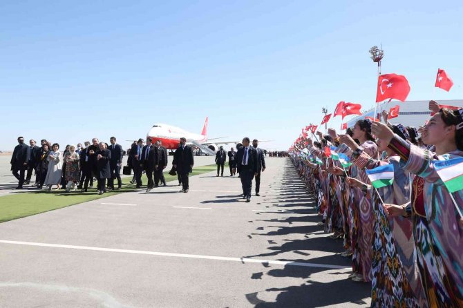 Erdoğan, Ürgenç Havaalanı’nda Törenle Karşılandı