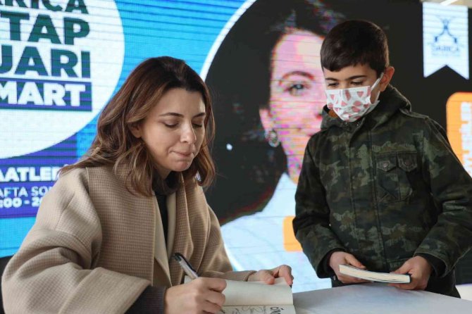 120 Bin Kişinin Ziyaret Ettiği Kitap Fuarı Konserle Sona Erdi