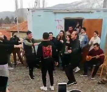 Unesco Ödüllü Hayri Dev’in Oğulları Çaldı, Paü’lü Öğrenciler Oynadı