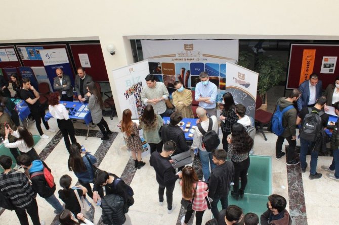 Geleceğin Mühendisleri Firmalarla Bir Araya Geldi