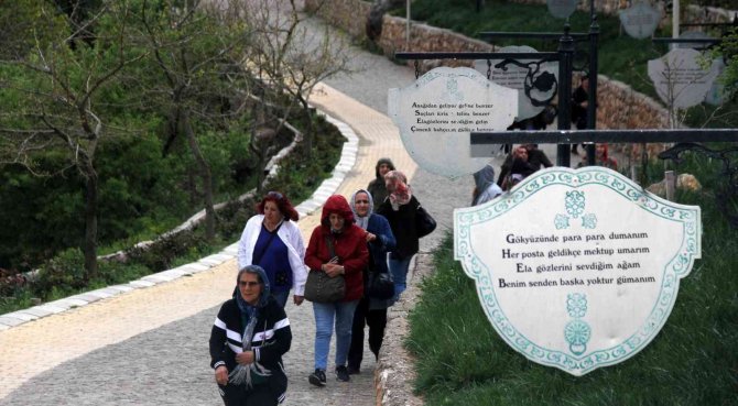 Özlem Ve Hasretin Dile Geldiği Mani Yolu