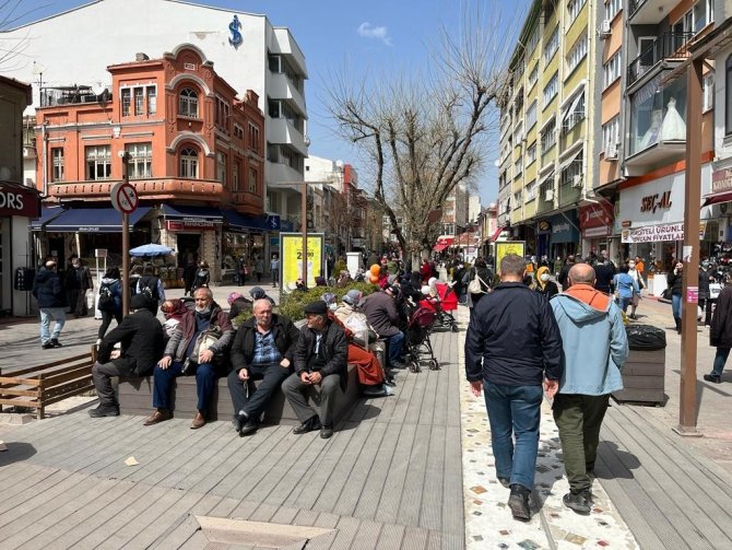 Güneşi Gören Kendini Dışarı Attı