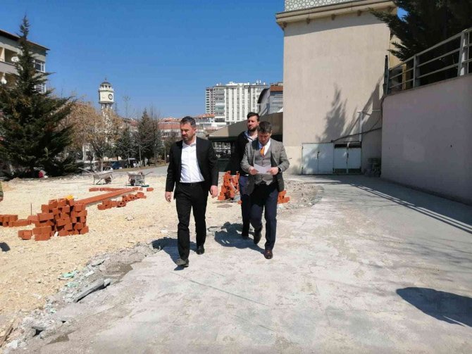 Pursaklar’da Parklar Yenileniyor