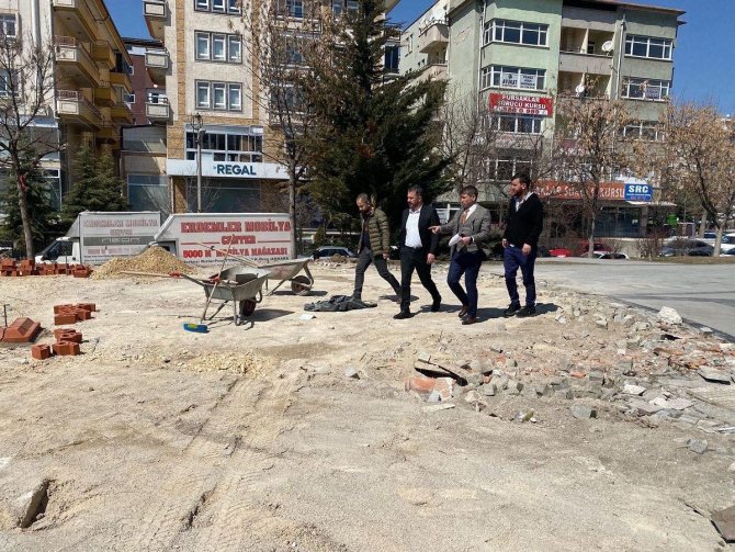 Pursaklar’da Parklar Yenileniyor