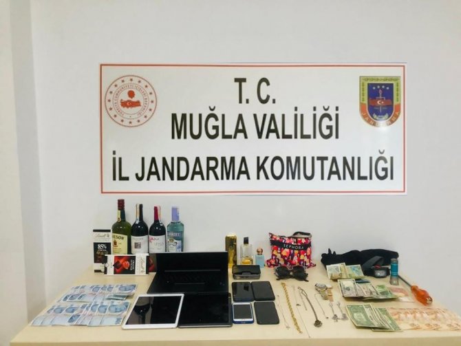 Fethiye’de 2 Eve Girdiler, Jasat’tan Kaçamadılar