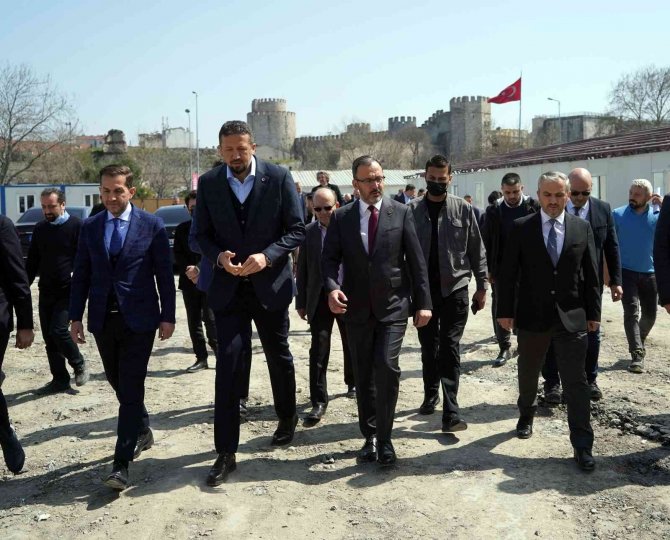 Bakan Kasapoğlu’ndan Basketbol Gelişim Merkezi İnşaatına İnceleme