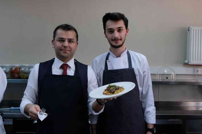 Gümüşhane’de Protokol Üyeleri Mutfağa Girdi