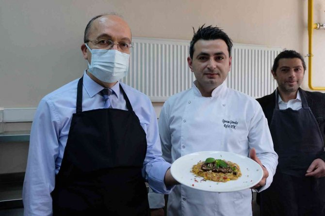 Gümüşhane’de Protokol Üyeleri Mutfağa Girdi