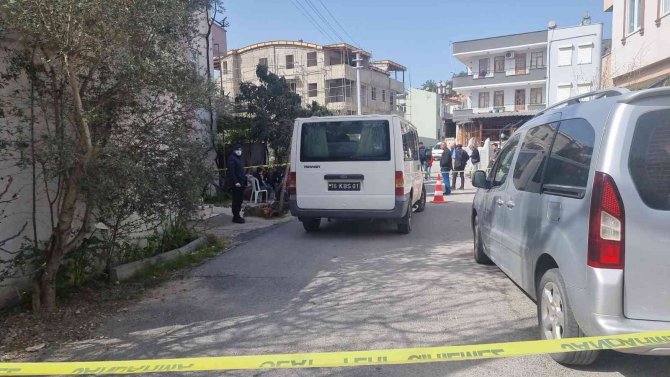 Ağabey Sabah İşe Gitmeyen Kardeşini Evde Ölü Buldu
