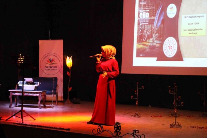 ‘Bir Şiir Bir Nefes’ Yarışması Yapıldı