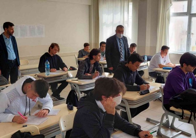 İ̇mam Hatip Lisesi Öğrencilerine Mesleki Sınav Yapıldı