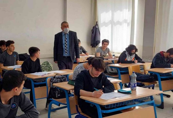 İ̇mam Hatip Lisesi Öğrencilerine Mesleki Sınav Yapıldı