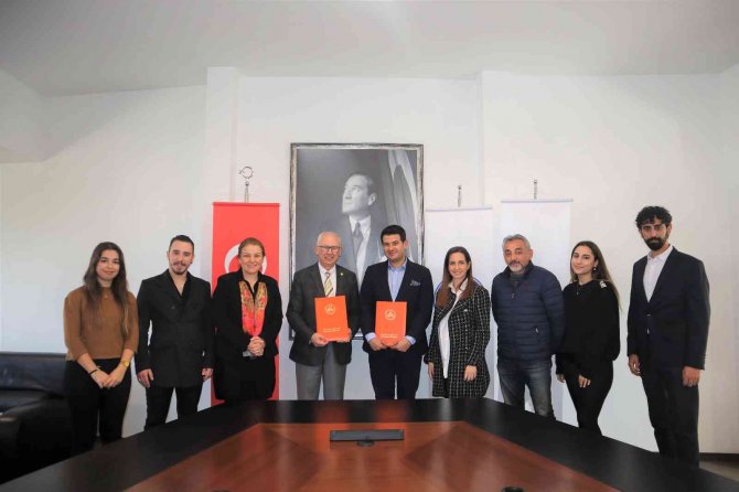 İ̇zmir Ekonomi’den Öğrencilere Kariyer Fırsatı