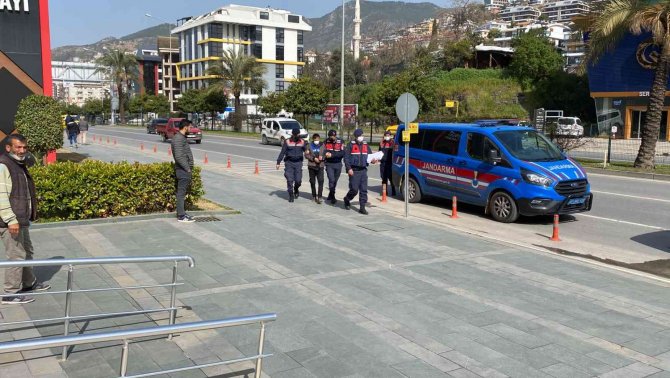 Uyuşturucu Almak İçin 13 Yayla Evini Soydu