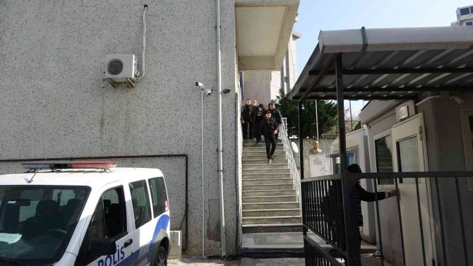 Kartal’da Silah Ve Bıçakların Kullanıldığı Kavganın Şüphelileri Adliyeye Sevk Edildi