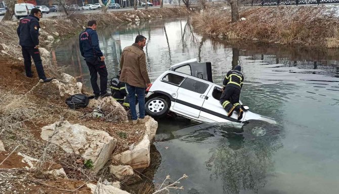Nehre Uçan Araçtan Yaralı Kurtulan Genç De Hayatını Kaybetti