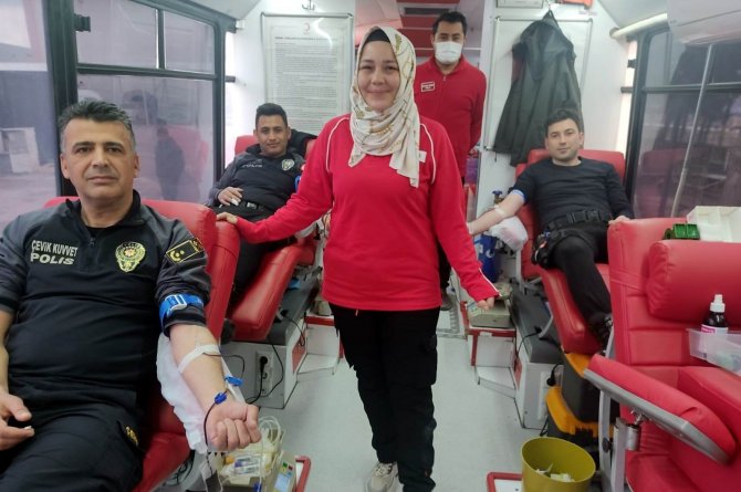 “İ̇yi Ki Varsın Kan Dostum” Kampanyasına Polislerden Destek