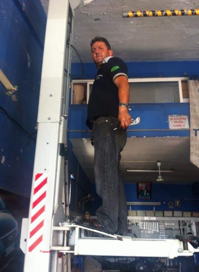 Üzerine Lift Makinesi Düşen İşçi, Hayatını Kaybetti