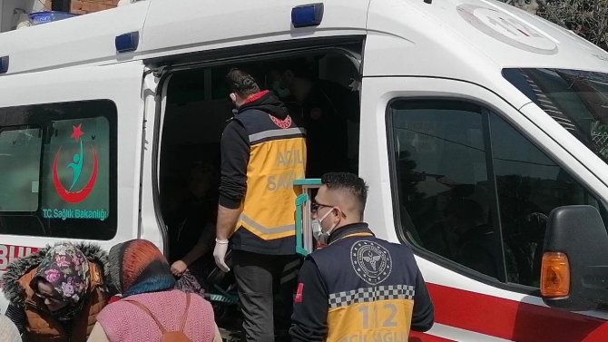 Çatı Katında Çıkan Yangın Sebebiyle Panik Olan 2 Kadın Fenalaştı